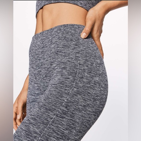 Lululemon Balance & Resist 7/8 Tight (25")
Midnight Navy / White / Psychic - Picture 4 of 9